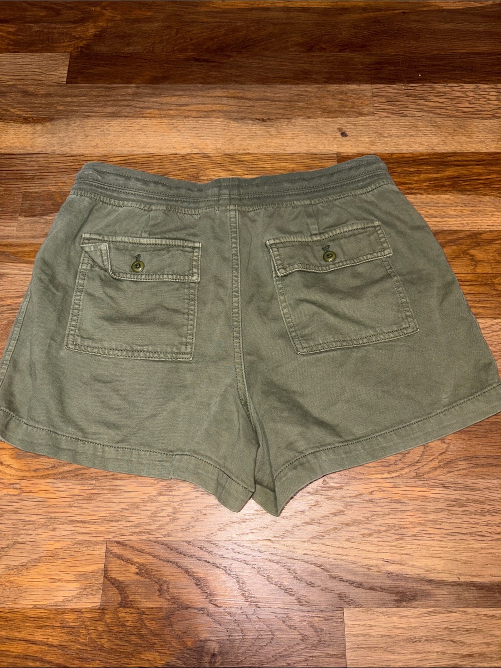 GAP olive pull on shorts - Picture 5 of 8